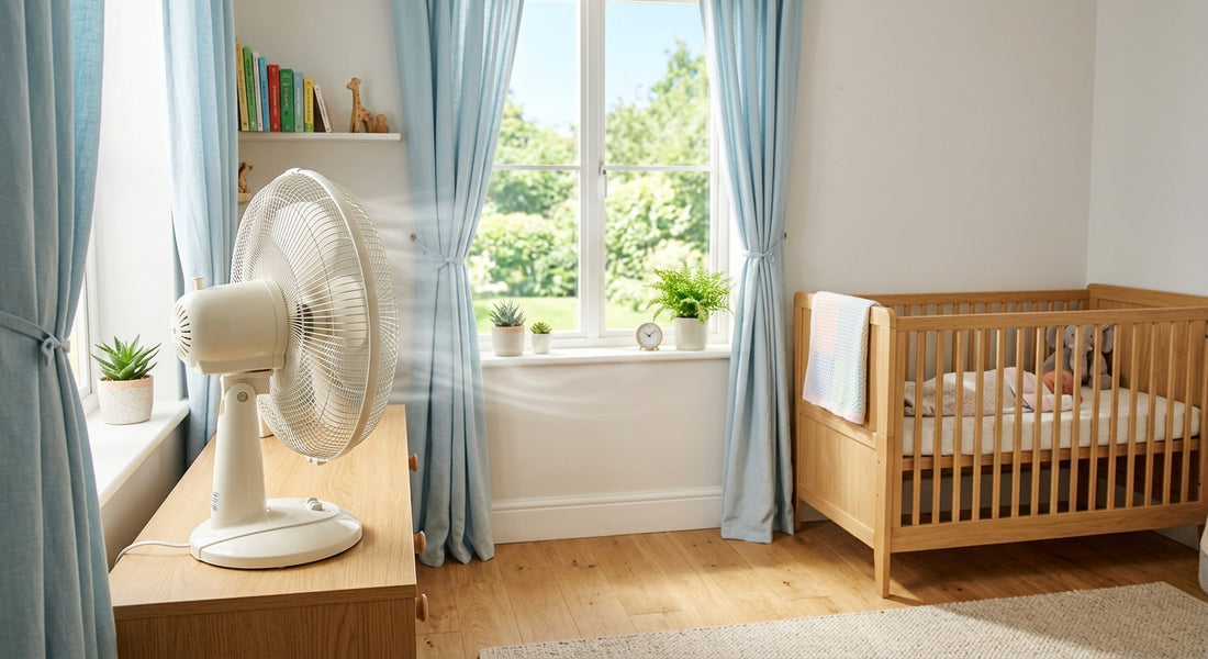 Ventilateur oriente loin du bébé dans une chambre en ete