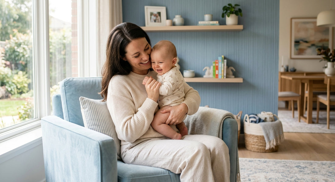 Parent et bébé dans un moment de complicite sécurisée