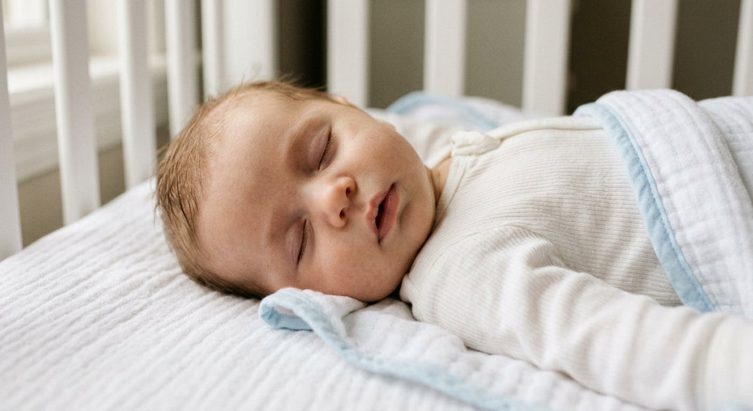 Bébé endormi la bouche ouverte dans son berceau | Securidou