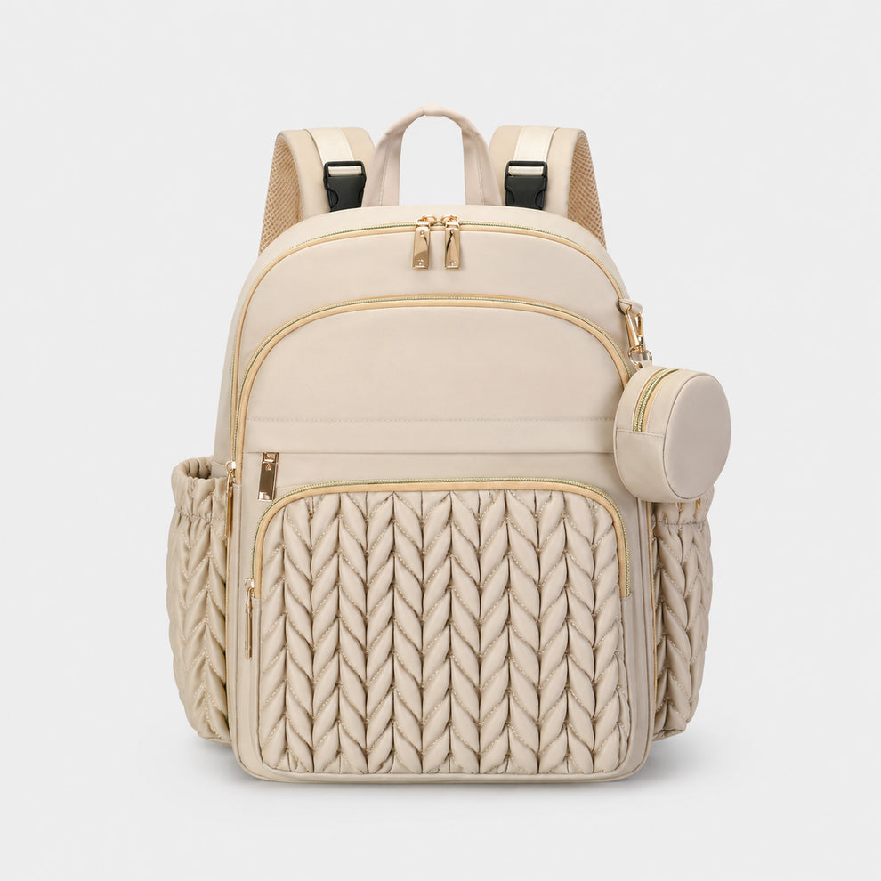 Sac à dos à langer Securidou beige vu de face, façade matelassée tressée et pochette ronde assortie