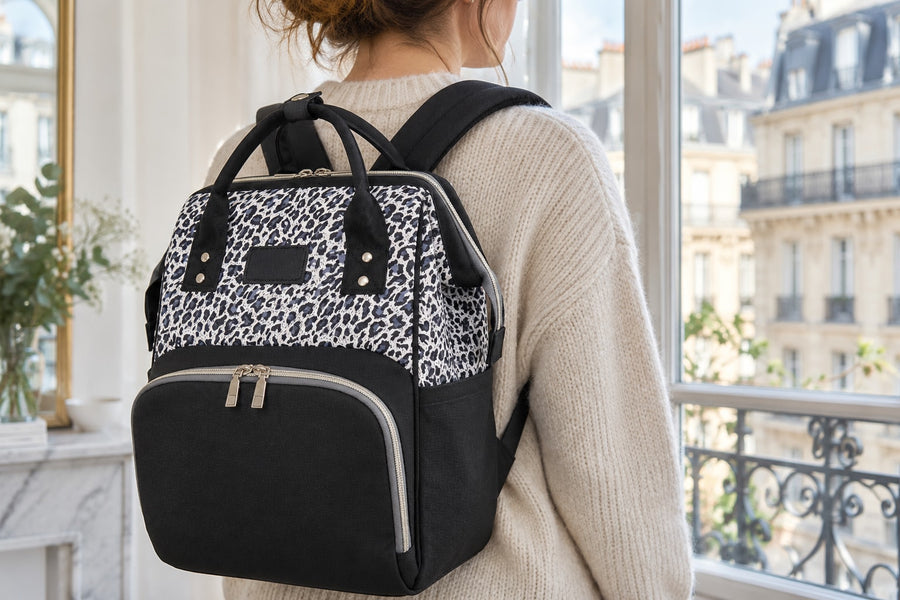 Bretelles rembourrées du sac à dos à langer léopard Securidou portées au dos