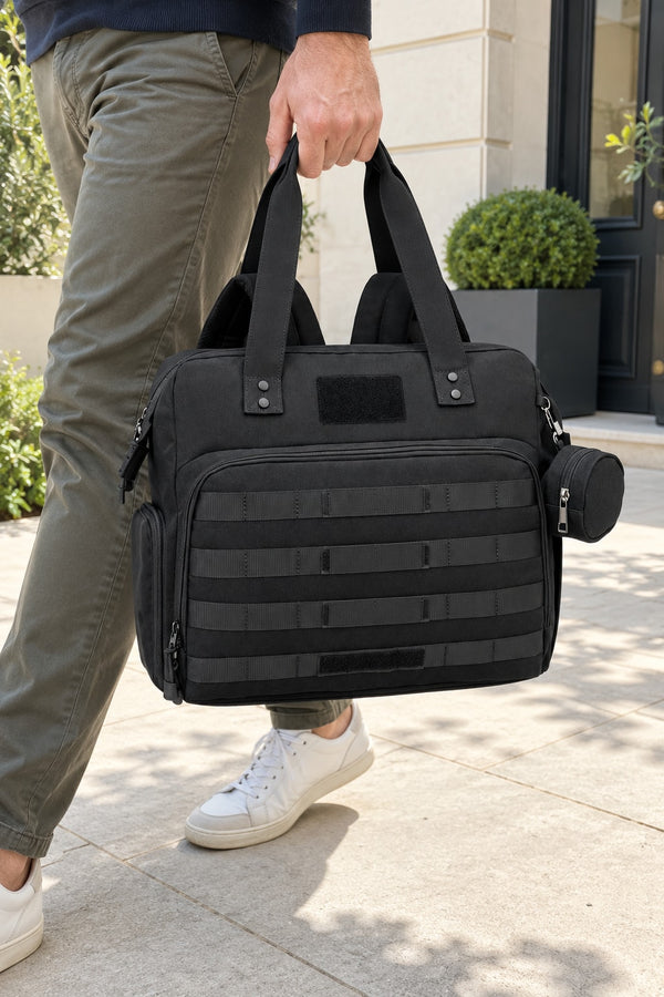 Sac à langer papa Securidou porté à la main par ses deux poignées