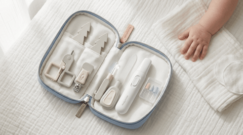 Desktop: Kit manucure bébé 5-en-1 ouvert avec lime électrique, ciseaux à bouts ronds, coupe-ongles et lime en | Securidou