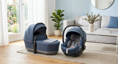 Nacelle et cosy poses cote a cote pour comparaison dans un salon | Securidou