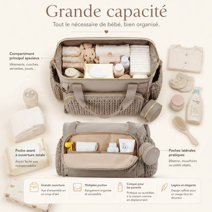 Sac à langer maternité ouvert, rempli d'affaires de bébé (vêtements, couches, biberon, soins) — grande capacité