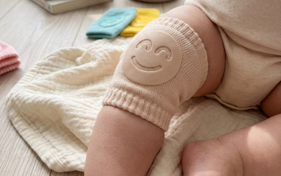 Genouillère Securidou enfilée sur la jambe d’un bébé