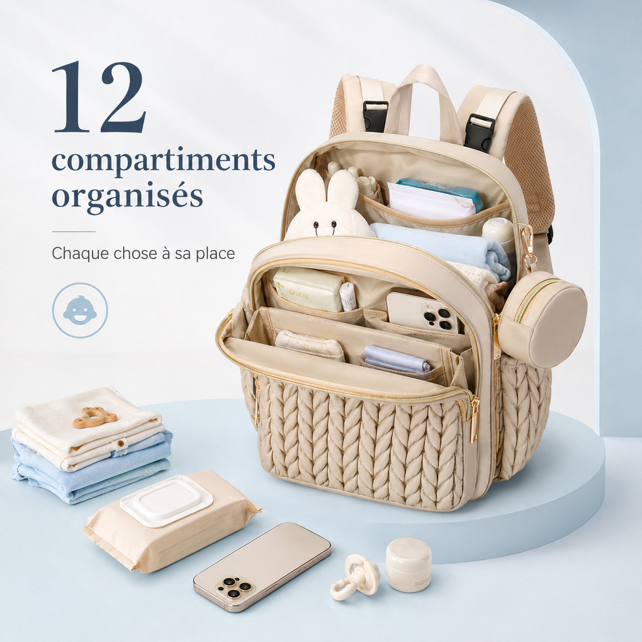 Sac à dos à langer Securidou beige ouvert montrant ses 12 compartiments organisés remplis d'affaires de votre bébé