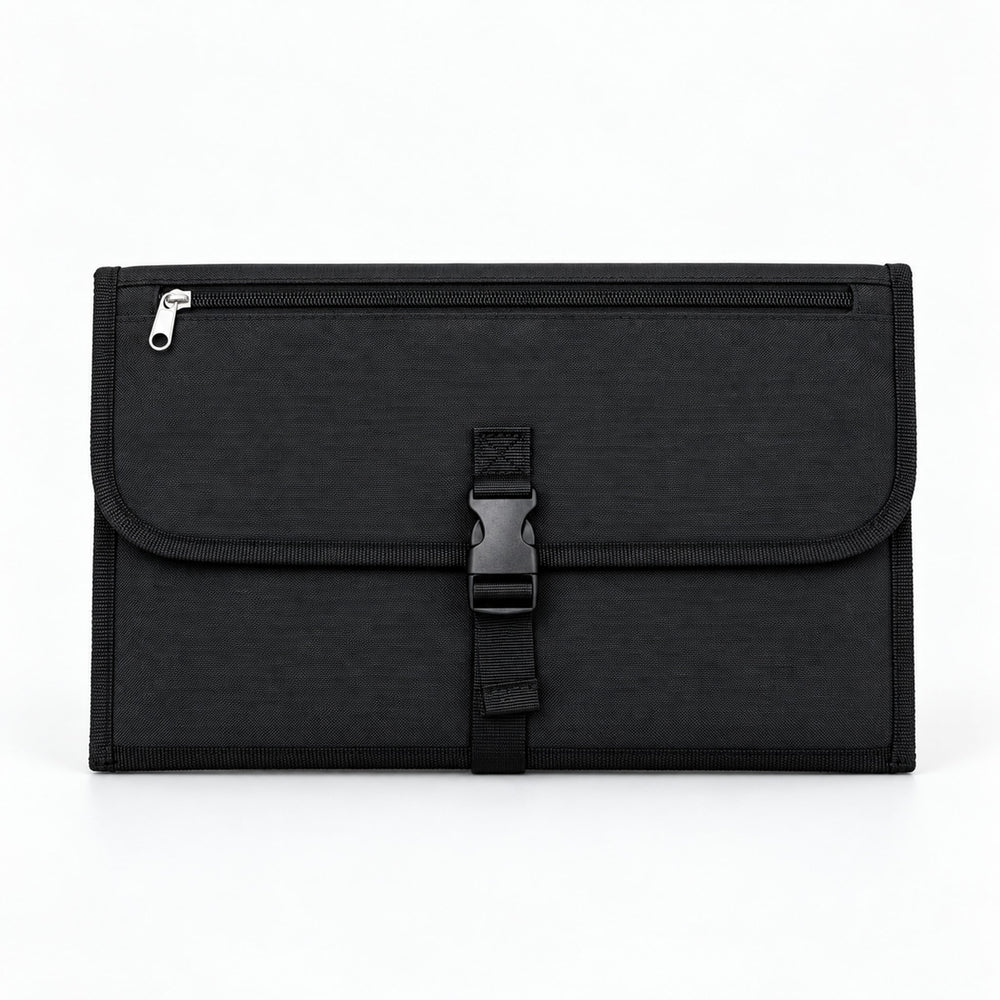 Tapis à langer nomade Securidou noir, plié en pochette, sur fond blanc
