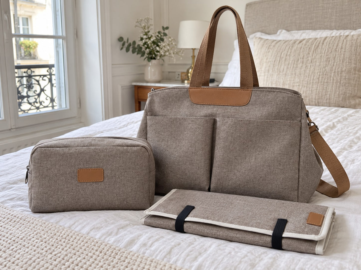Trio sac à langer Securidou fermé sur le lit, prêt à partir