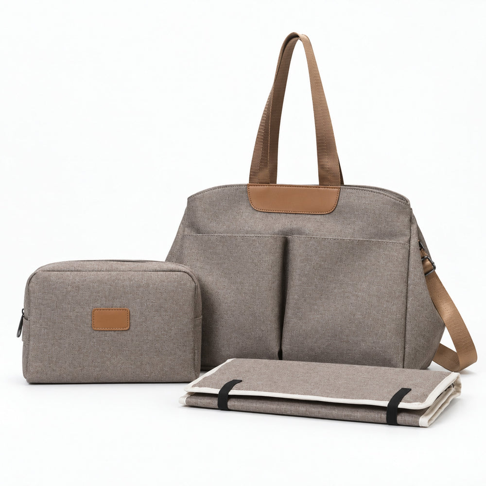 Trio sac à langer Securidou taupe : cabas, trousse et tapis à langer, sur fond blanc
